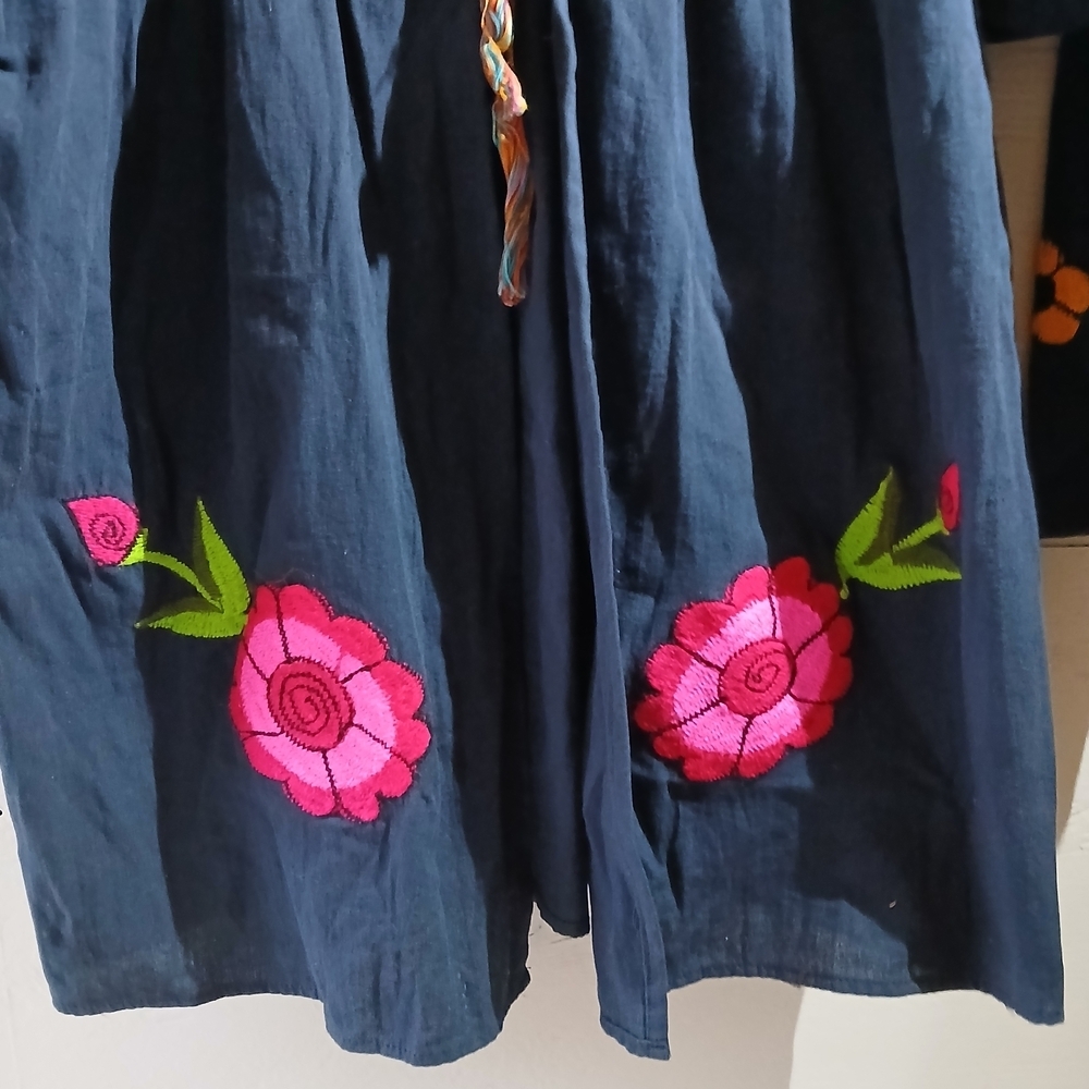 Floral Embroidered Tunic Top ( Bag U ) - Picture 3 of 6